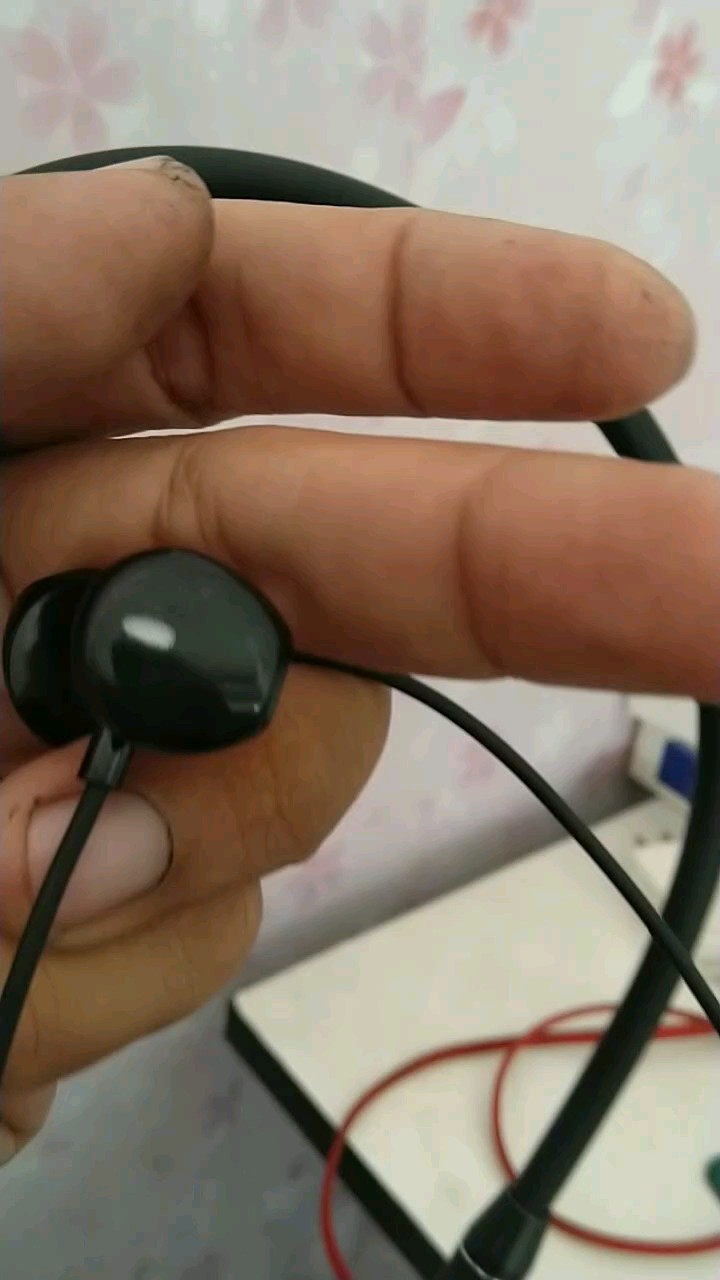 reviewLenovo QE08 รุ่นใหม่ หูฟังบลูทูธไร้สาย หูฟังออกกำลังกาย แบบคล้องคอ หูฟังบลูทูธ comment 0