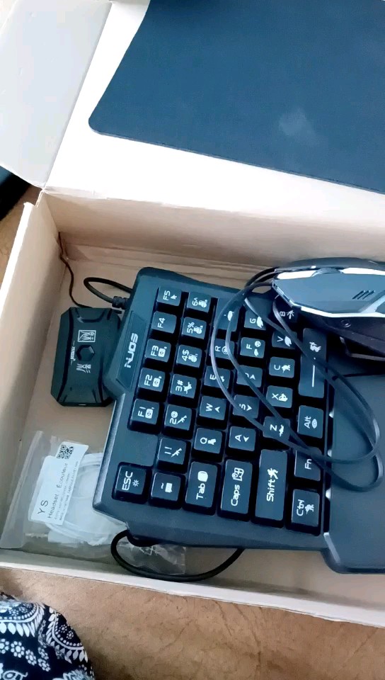 reviewคีย์บอร์ดเกมมิ่ง คีย์บอร์ดมือถือ Pubg Freefire คีย์บอร์ดมือเดียว Gaming Keyboard การเชื่อมต่อบลูทูธ แป้นพิมพ์เชิงกล comment 0