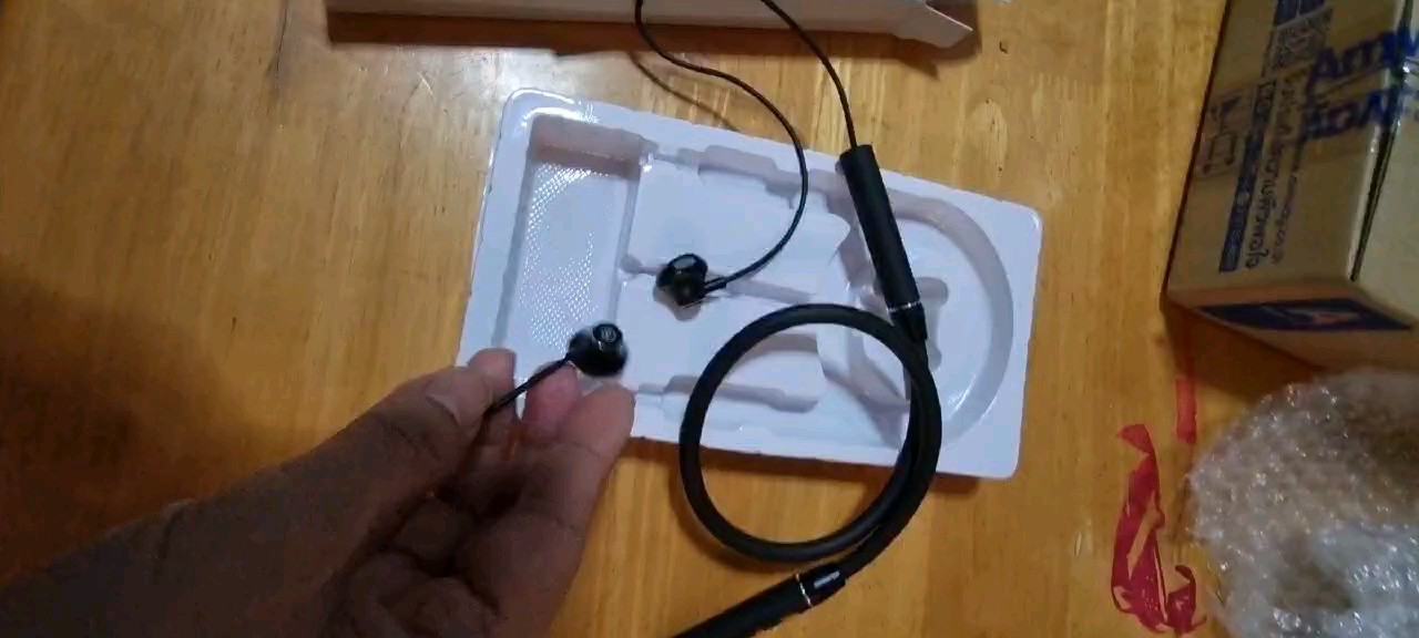 reviewLenovo QE08 รุ่นใหม่ หูฟังบลูทูธไร้สาย หูฟังออกกำลังกาย แบบคล้องคอ หูฟังบลูทูธ comment 0