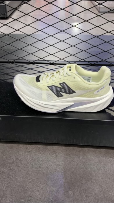 NEW BALANCE FuelCell Rebel v5 giày chạy nữ #giàychạy #nhẹ #thoải mái #ôm sát #đánhgiá sản phẩm #ShopeeVideo