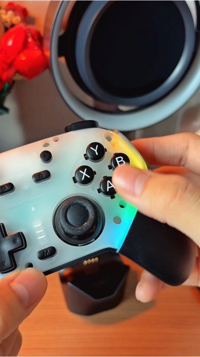Gamesir Super Nova gamepad có thể đổi mặt